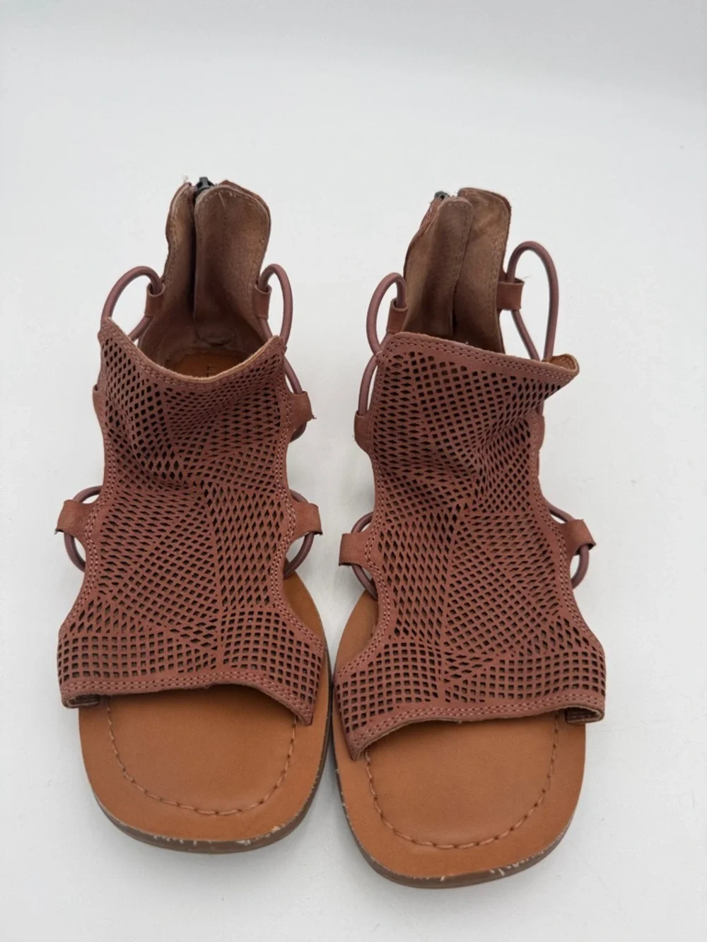 Lucky Brand Women's Dusty Rose Gladiator Sandals 5.5M leather perforated Y2K